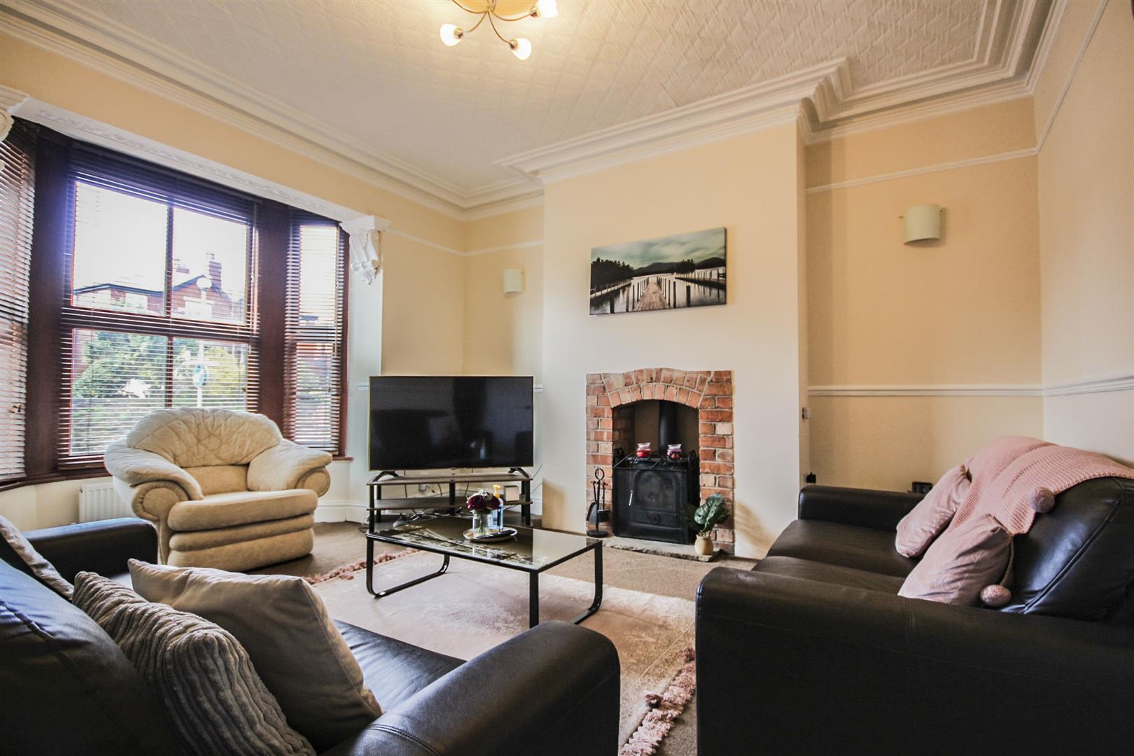 5 Bedroom Mid Terrace House For Sale - Main Image